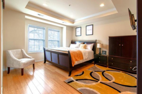 Cozy 5bedroom 4bath Retreat in Washington DC with Free Parking and next to a Bus Stop